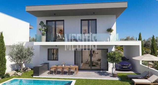 detachedHouse-23f5eea1-a537-4caf-b4ff-e170d2655363_Wtr.jpg