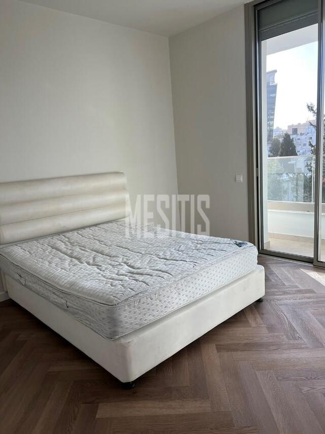 apartment-92fd8d16-64df-4b4d-a6ad-1a507a6743d8_Wtr.jpg