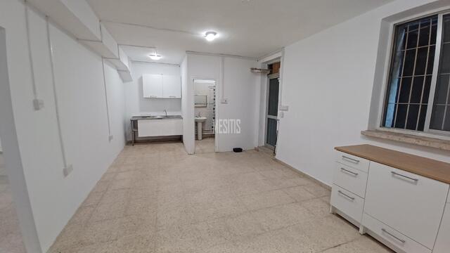realEstateForBusiness-ad779600-45a0-459e-a770-e00dd6325637_Wtr.jpg