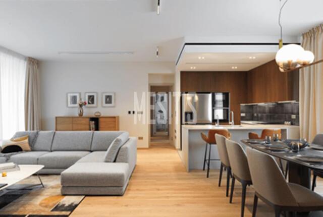apartment-e896c9f7-ac8b-4642-be54-c2dcd51cb6cb_Wtr.jpg