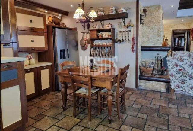 apartment-2272bf72-932a-4e5d-90b9-abb9b99a10c0_Wtr.jpg