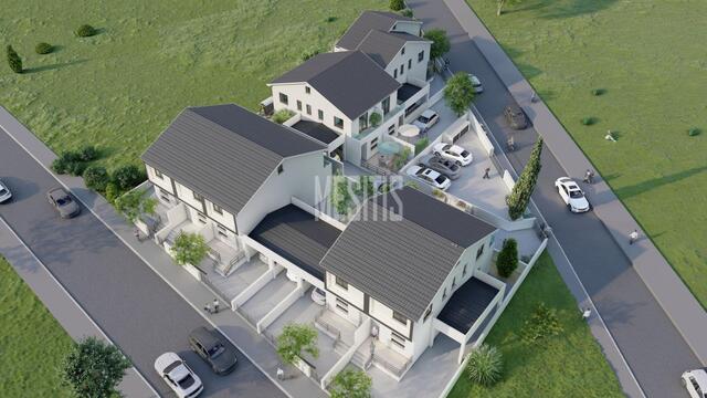 detachedHouse-81042ee2-167e-4d2b-a46b-737a96cdb35c_Wtr.jpg