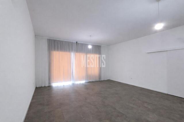 apartment-22039e9d-8149-4903-8baa-33fd83966750_Wtr.jpg