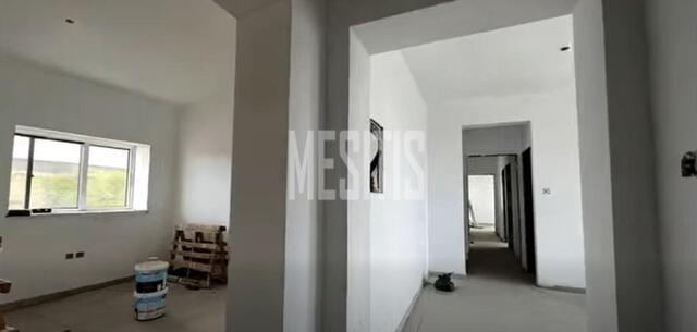 apartment-7ff776d5-8122-4e41-8bda-681d20edfbaf_Wtr.jpg
