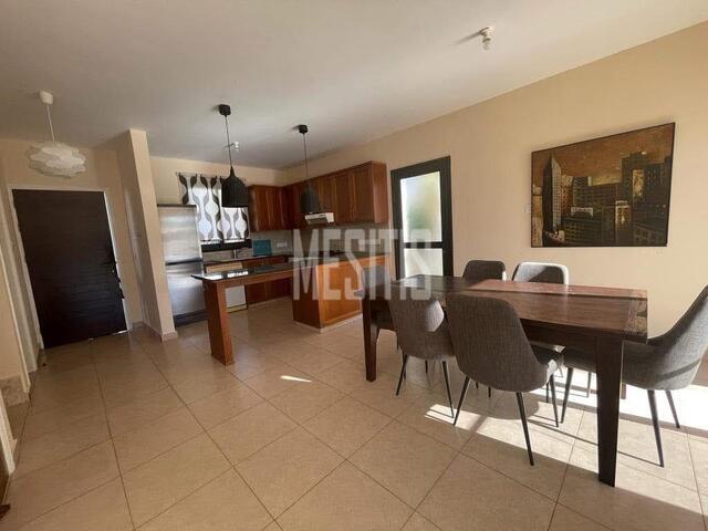 detachedHouse-8d4e1e19-2aa8-4cc9-8022-e8fc11d74941_Wtr.jpg