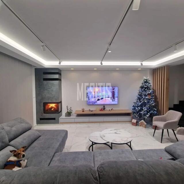 apartment-bc5b81e0-7429-4816-b027-12ddf7233e29_Wtr.jpeg