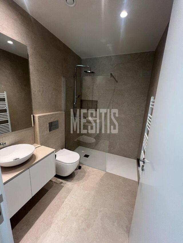 apartment-c6b68b75-8a9a-4619-ac04-cb422026f3e9_Wtr.jpg