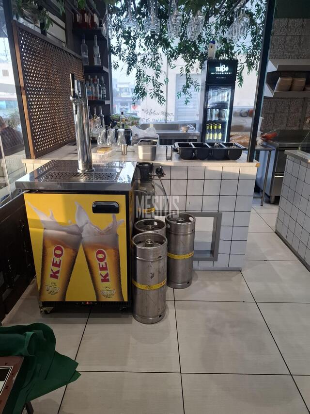 realEstateForBusiness-a779ba27-af75-4cc0-826d-f80d6d43865e_Wtr.jpeg