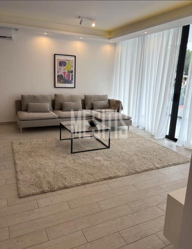 apartment-dfb6cd22-7eff-47fb-8d60-773cd647b163_Wtr.jpg