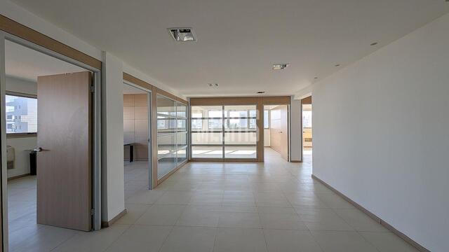 office-cd874450-88da-49b8-ae8d-1405fb0139db_Wtr.jpg