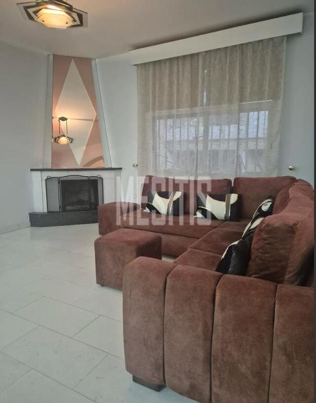 detachedHouse-e6bb00f1-49d2-4484-8511-01b7eb962f08_Wtr.jpg