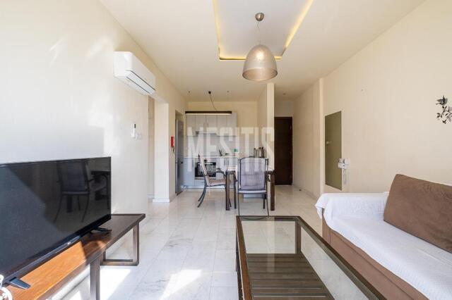 apartment-8696772a-e7fa-450a-aa19-d80384acd7cd_Wtr.jpg