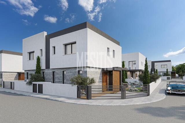 detachedHouse-8c6a3191-e7ba-4acd-a9bc-1438386f967b_Wtr.jpeg