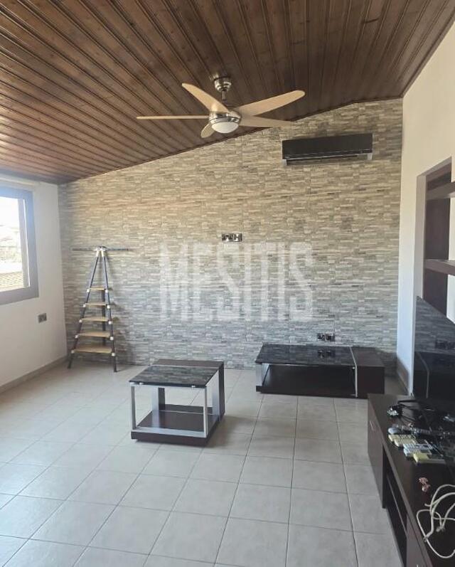 apartment-b947c917-a540-4e3e-bbc8-e449b0f18157_Wtr.jpg