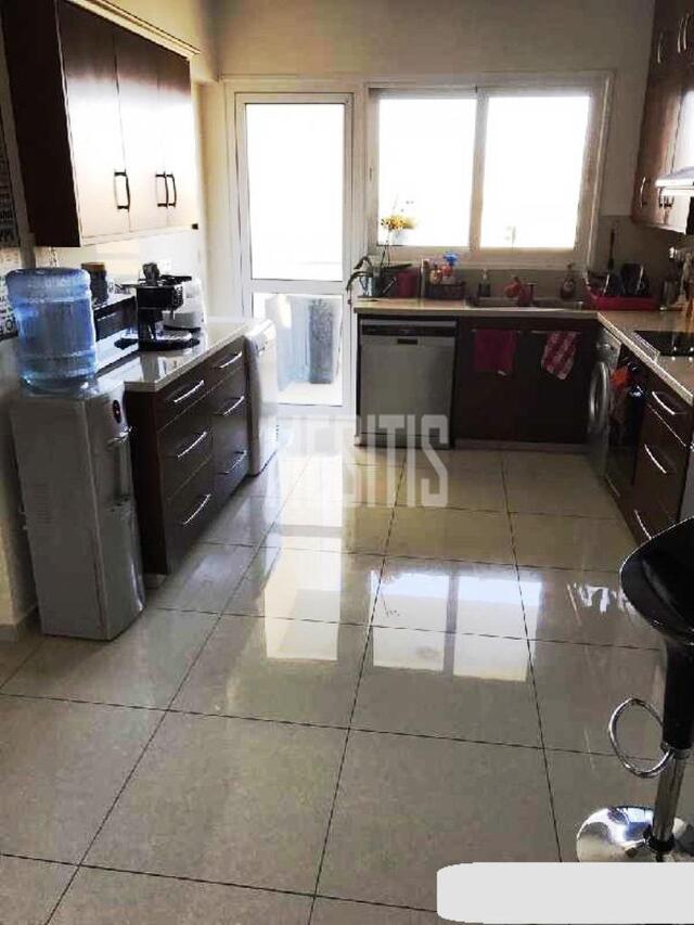 apartment-f1550a5c-2ee4-4bfb-a666-a814ce2872a7_Wtr.jpeg
