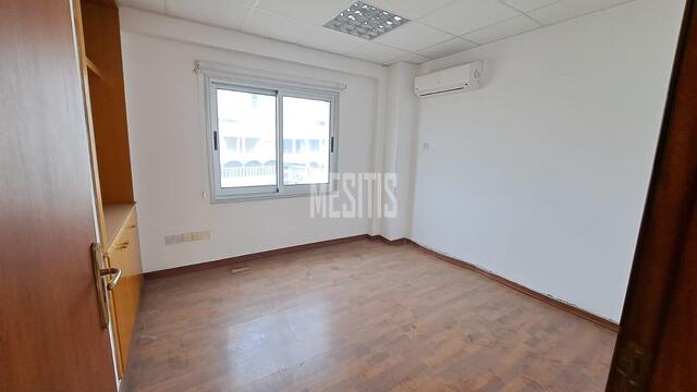 office-b5e342f9-cade-4a33-8e98-c01ff7c1bfdb_Wtr.jpg