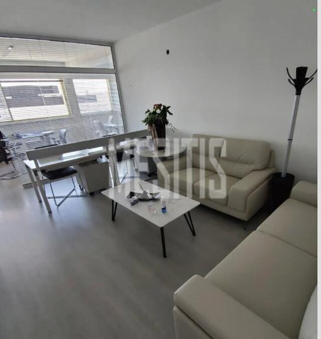 office-c458197a-6ea4-4beb-87ea-7c20fb898f73_Wtr.jpg