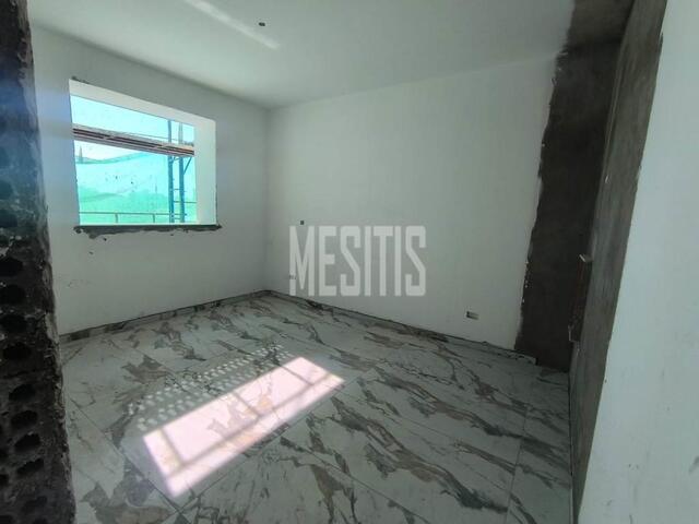 apartment-5ab74ced-05f8-4b69-a4fc-7ac39a3bec19_Wtr.jpg