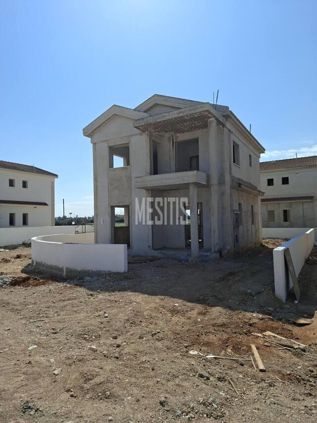detachedHouse-198af8b7-af03-4a06-b357-597aa3e3aec3_Wtr.jpg
