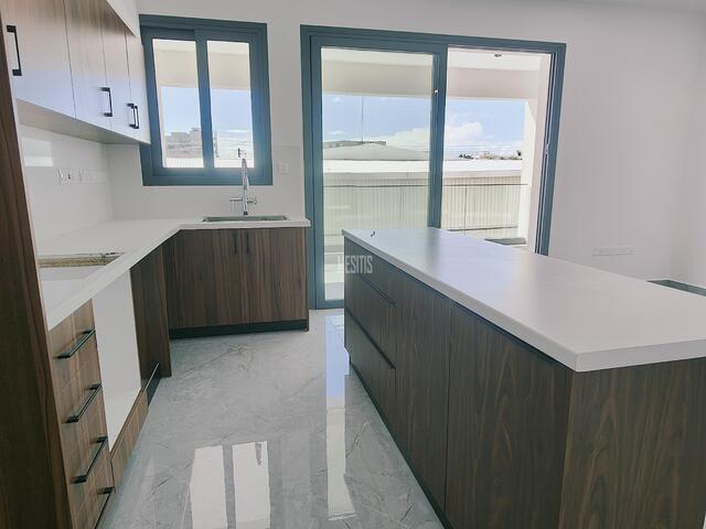 apartment-808ab3fb-4b64-4b16-bbb1-72b50ef2f540_Wtr.jpg
