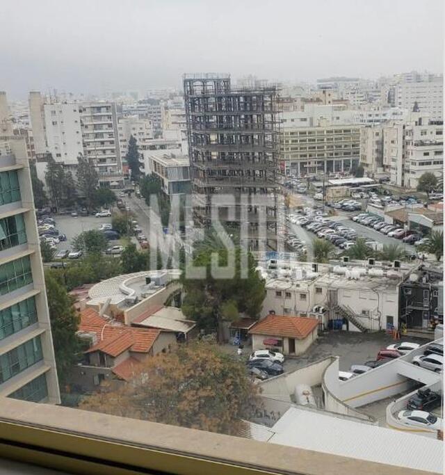 office-d1762cf8-ecb2-421c-8fc4-169cef9a944a_Wtr.jpg