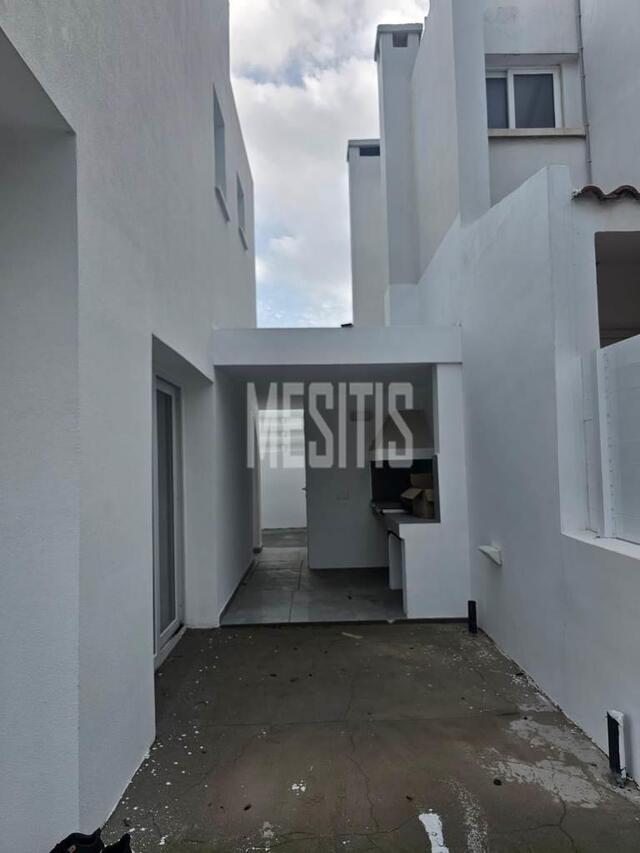 detachedHouse-e33a6ab5-3422-46b3-b057-5d5daf13bbe2_Wtr.jpg