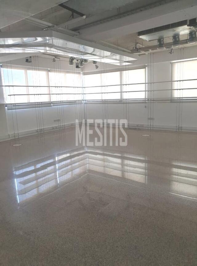 office-eb0459fa-4f39-4580-993a-01724278ff87_Wtr.jpg