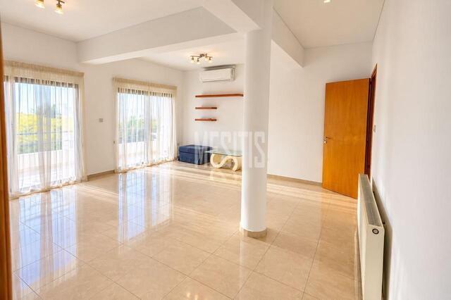 For Rent: Spacious 3 Bedroom Upper House with Attic in Mesa Geitonia – photo 1