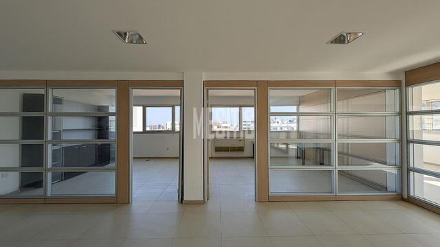 office-da39a6cc-802a-4fbb-8bed-21b2f916ba5e_Wtr.jpg