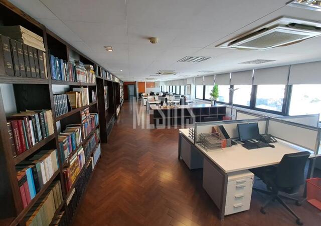 office-b7eb1ac2-63de-4a43-add7-05763f986283_Wtr.jpg