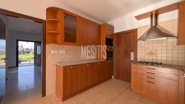 detachedHouse-98ffb665-003f-4761-bbee-d235f70cdc09_Wtr.jpg