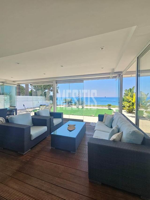Seaside 3 Bedroom Detached House with Swimming Pool for Sale in Zygi, Larnaca – photo 1