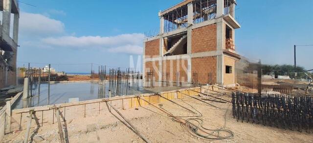 detachedHouse-e2bb1b3e-8270-4c24-9d2f-b24be22cfb68_Wtr.jpg