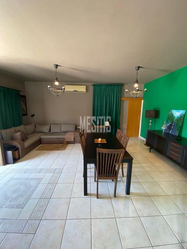 detachedHouse-6ee331e8-7699-4c3f-a9df-468cdfead216_Wtr.jpg