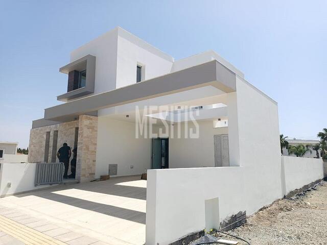 detachedHouse-1456e4e3-adbc-4a76-89f2-d1913f8941e6_Wtr.jpeg