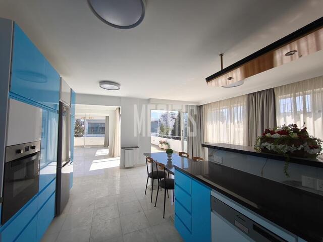 apartment-7348559f-196c-467c-bddc-e95c5e2650f0_Wtr.jpg