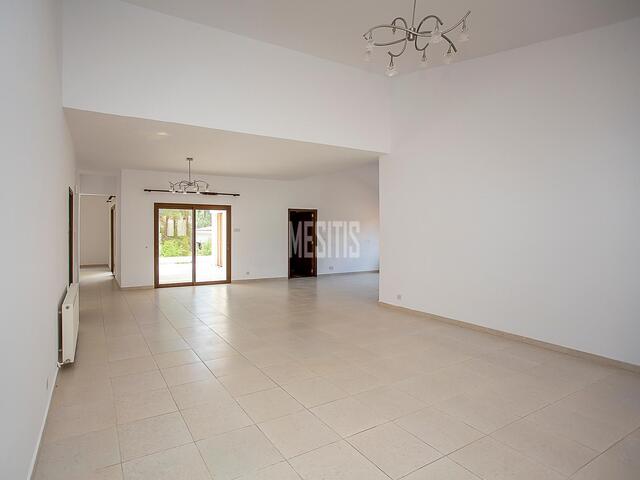 4 Bedroom House for Sale in Moniatis, Limassol – photo 3