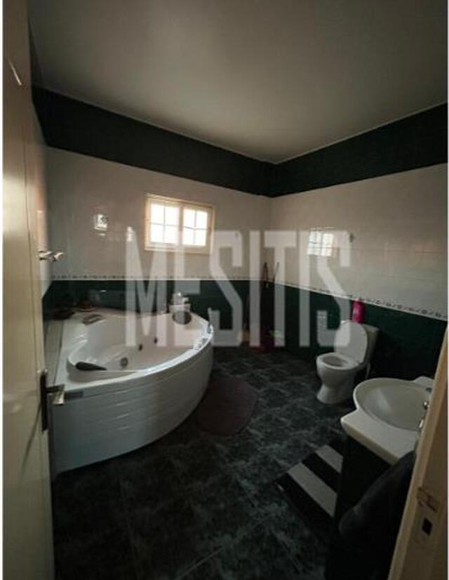 detachedHouse-aa2e39f4-a073-4024-a41a-58137b520c24_Wtr.jpg