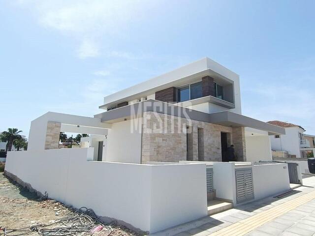 detachedHouse-68c01ba8-88c4-48c9-bde1-d2f9a38ecc17_Wtr.jpeg