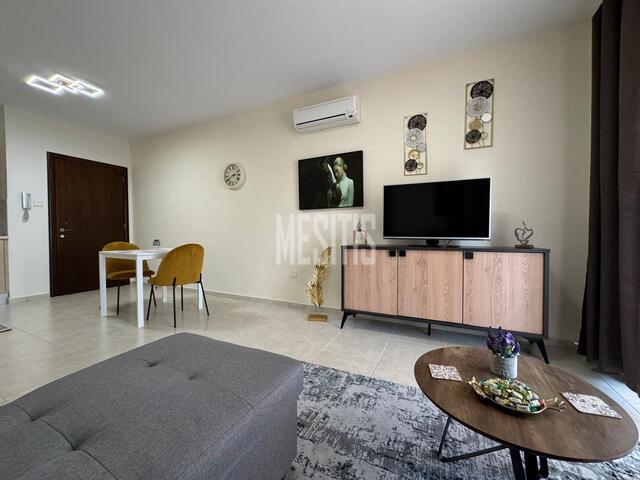 studioLoft-ae354c8c-1117-4b04-9d35-25975ef2ef7b_Wtr.jpg