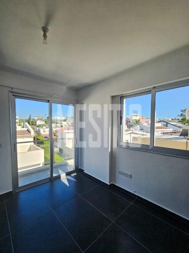 apartment-5b88f971-9999-4337-9b64-60e4b8cf8c56_Wtr.jpg
