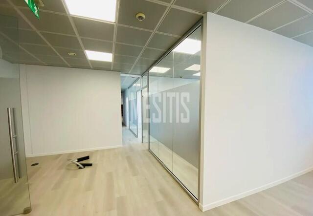 office-dac71eff-b4ee-4bcb-bbd9-b5d3a40e52f1_Wtr.jpg