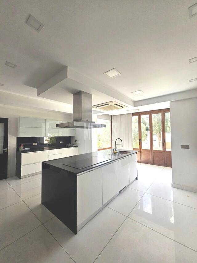 detachedHouse-78f43ab0-8820-47f6-86ea-155a7e5dbbeb_Wtr.jpg