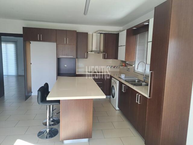 apartment-05e624e4-b226-49af-885d-aa9b2b7a4e53_Wtr.jpg