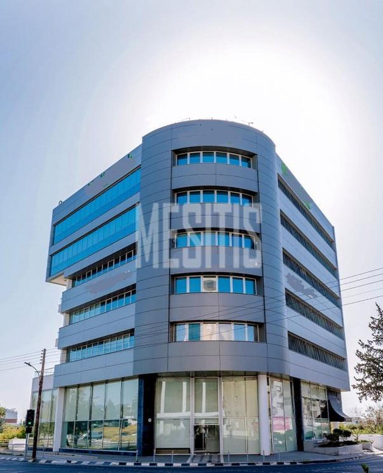 office-c5725829-5053-4a2d-8d4d-3965a802c4e6_Wtr.jpg
