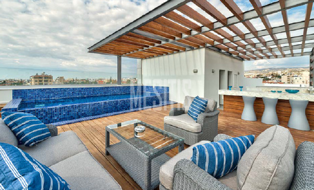 apartment-13421bf2-7767-4510-8851-cf83d0a69ead_Wtr.png