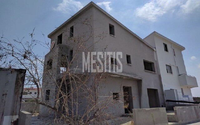 detachedHouse-a2b9a042-eb25-4c12-8eb4-9afff82b8012_Wtr.jpeg