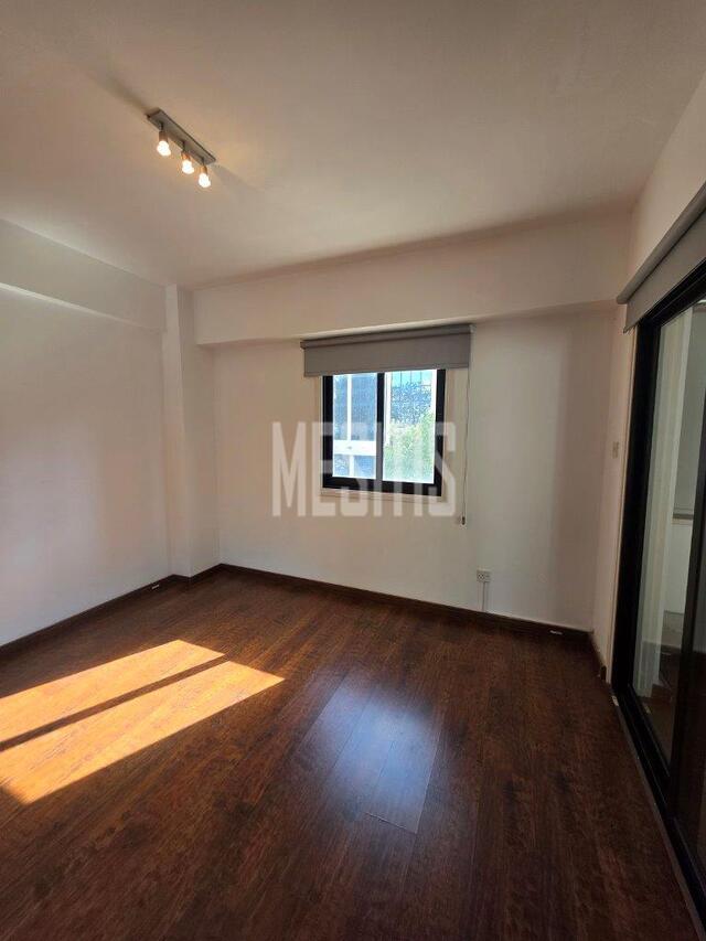 office-e54de43e-4620-4355-8107-574c52e8b825_Wtr.jpg