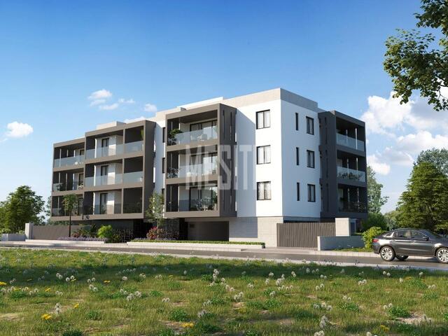 apartment-9d4b2d73-1f0c-41a5-8376-7c7f356014b1_Wtr.jpeg