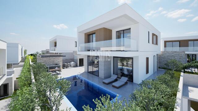 detachedHouse-f6f32aad-8c0d-4f38-876b-1d43f949ec63_Wtr.jpg